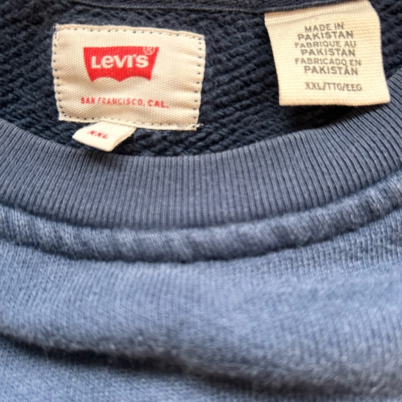 Blue Levi’s crewneck 2XL but fits like a large - Picture 5 of 5